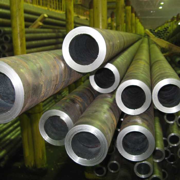 Труба бесшовная горячедеформированная 63.5х8 мм